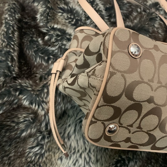 Coach Signature Triple Compartment Shoulder Bag & Charm - Picture 4 of 15